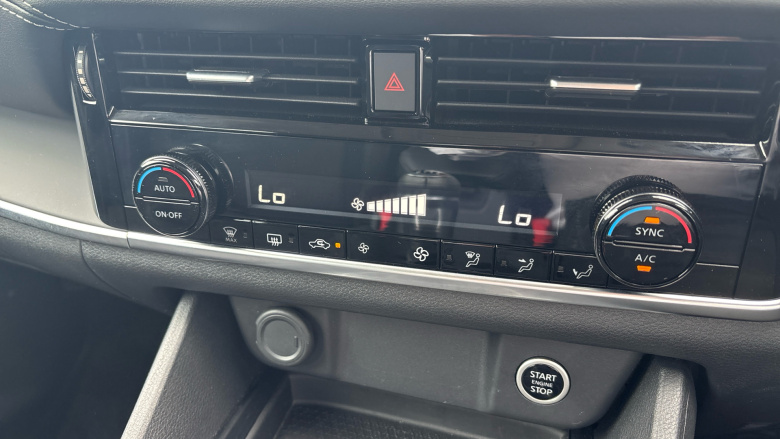 Nissan Qashqai 1.3 DiG-T MH Acenta Premium 5dr Petrol Hatchback